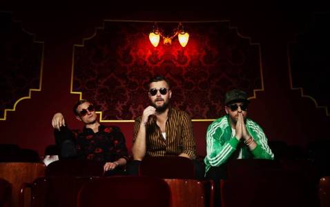 Port Noir Champagne stream