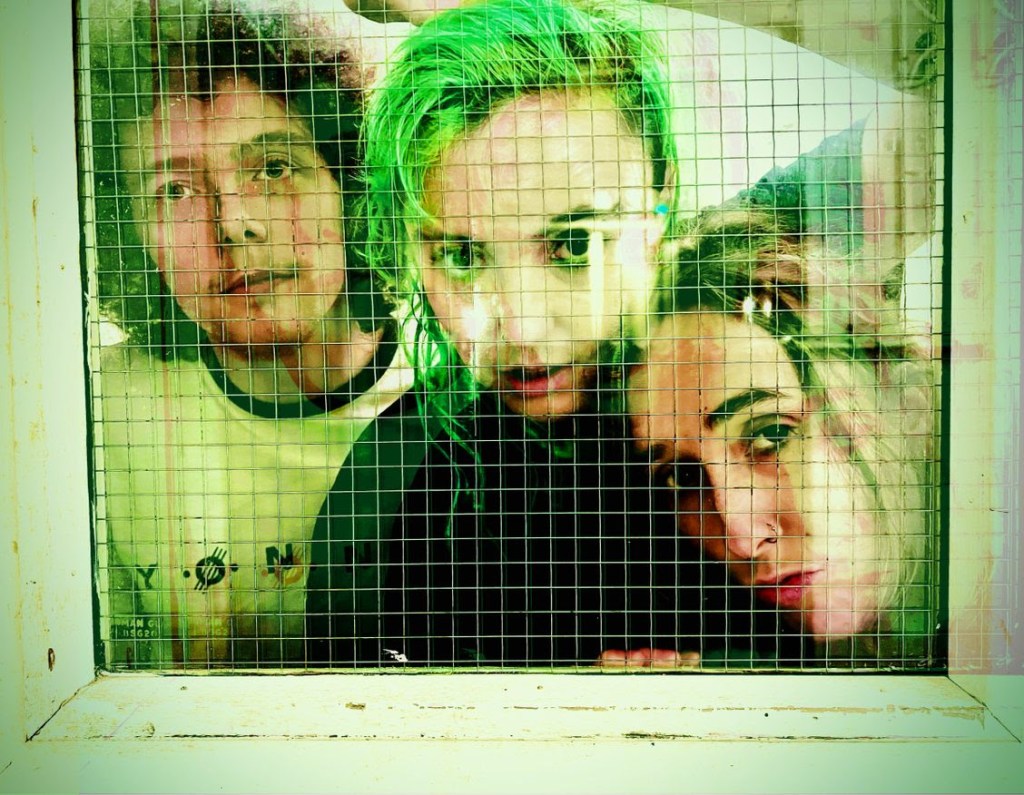 Exit Child Dormant Anya Pulver (Sœur)