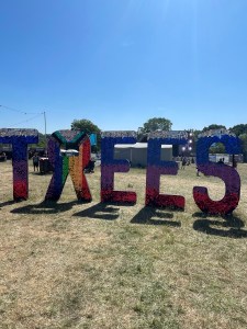 2000trees sign